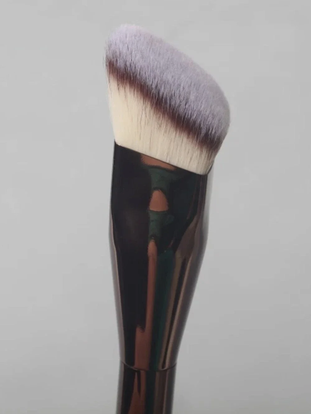 NEW~ Hourglass No. 22 Oblique Foundation Brush